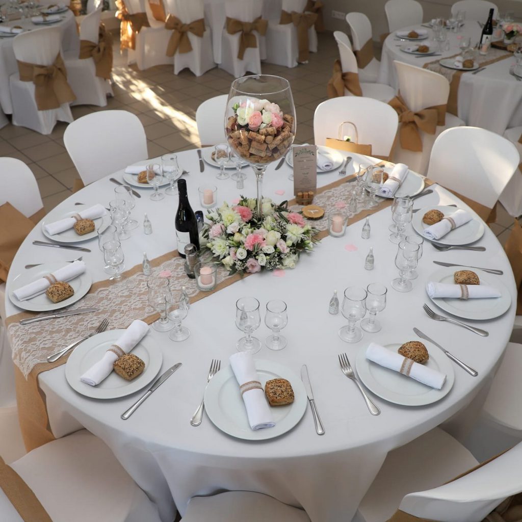 Décoration table de mariage avec centre de table